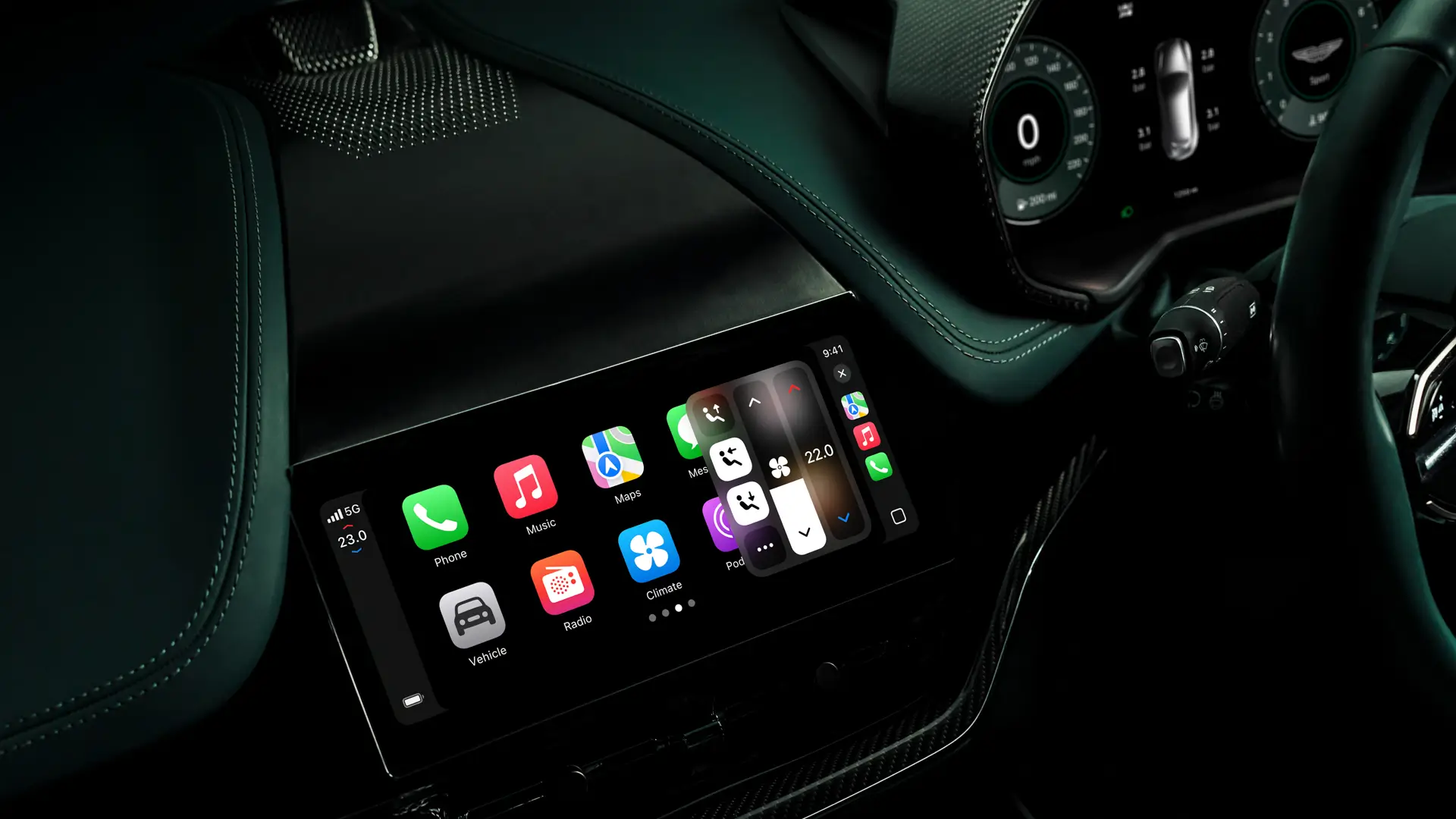 Instalación de pantalla multimedia con CarPlay taller arturas malaga fuegirola