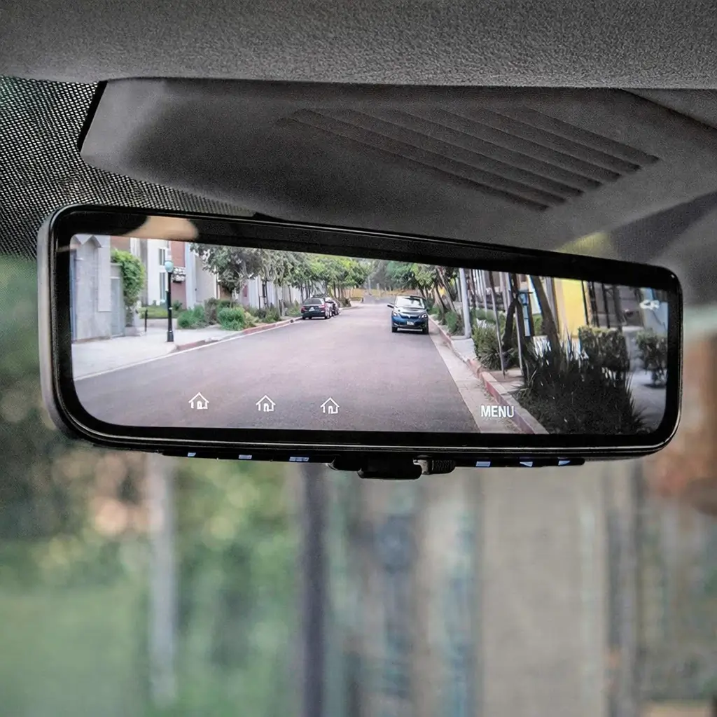 Instalación de cámara de marcha atrás en espejo retrovisor en Fuengirola y Málaga